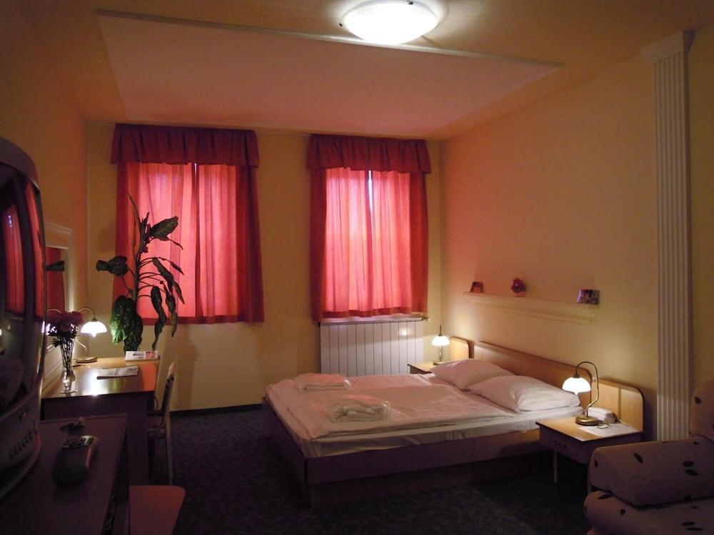 Platan Hotel Дебрецен Екстериор снимка