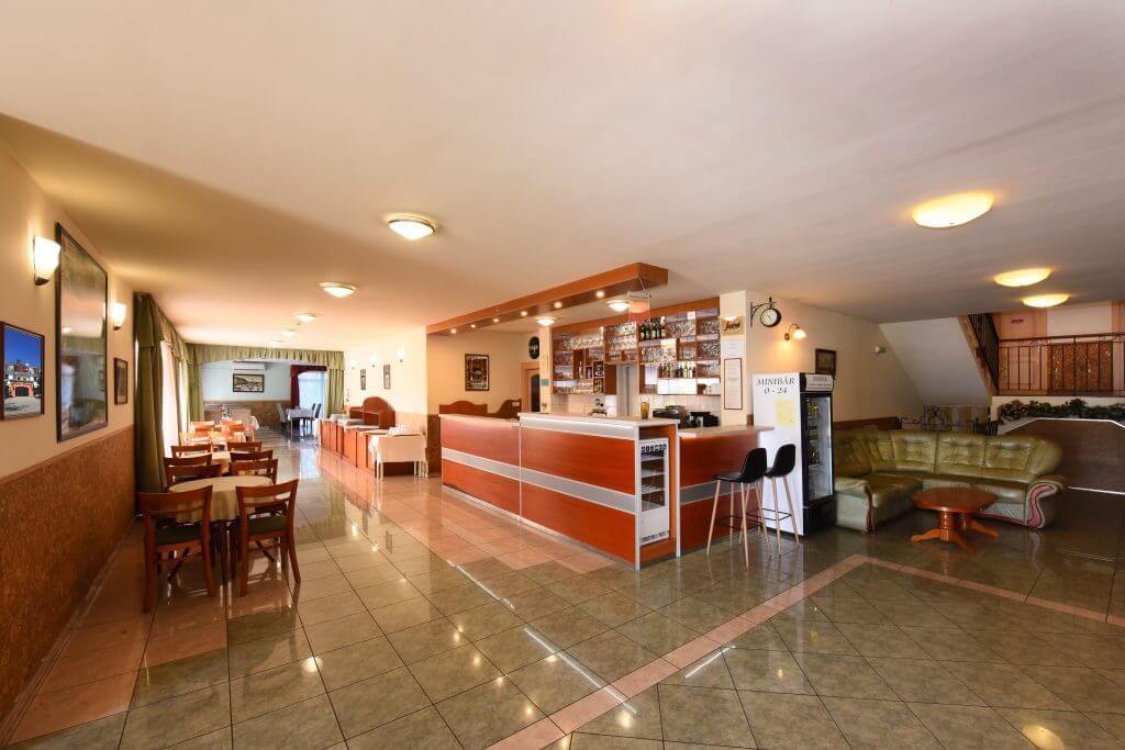 Platan Hotel Дебрецен Екстериор снимка