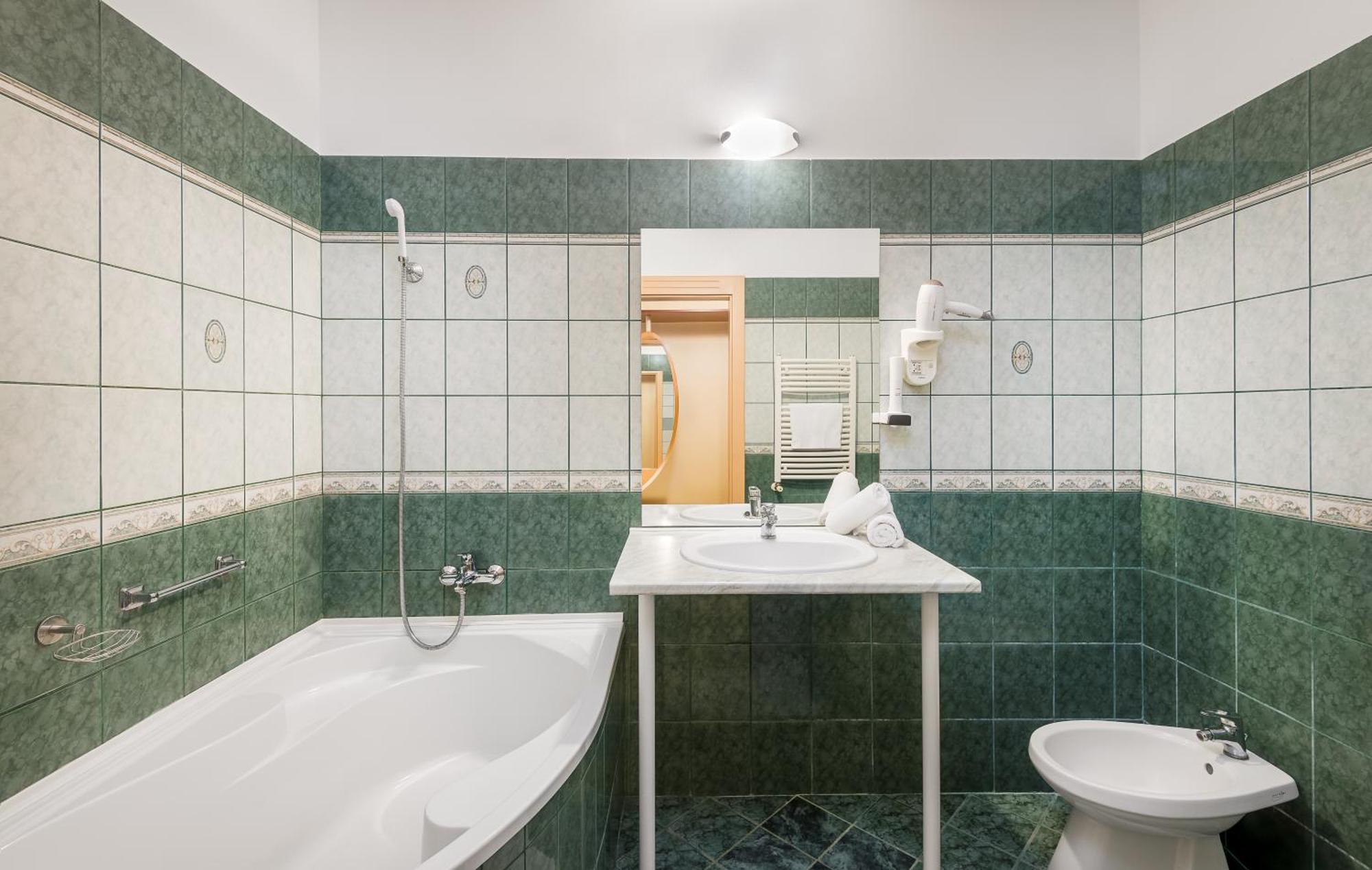 Platan Hotel Дебрецен Екстериор снимка