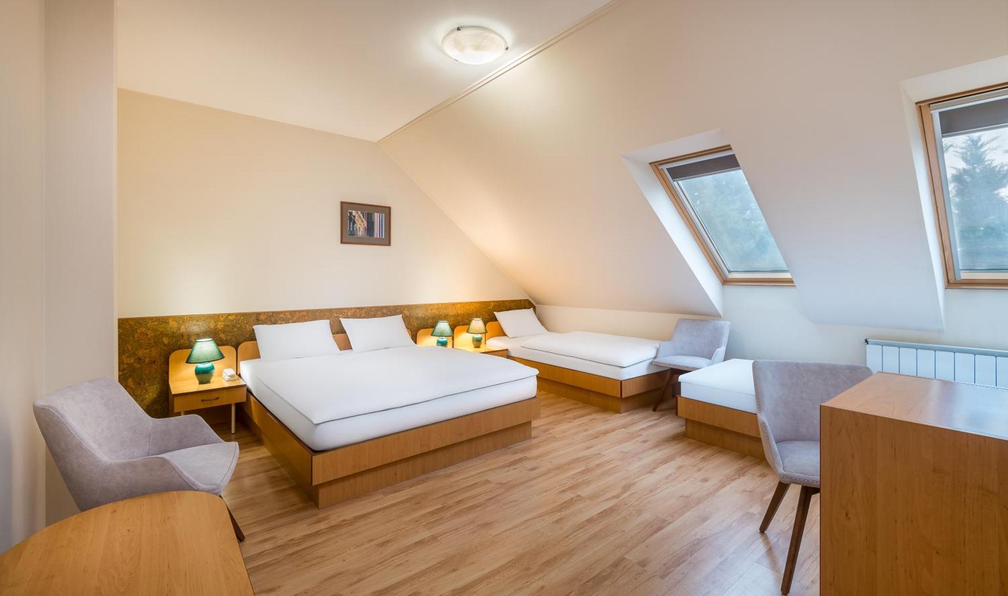 Platan Hotel Дебрецен Екстериор снимка