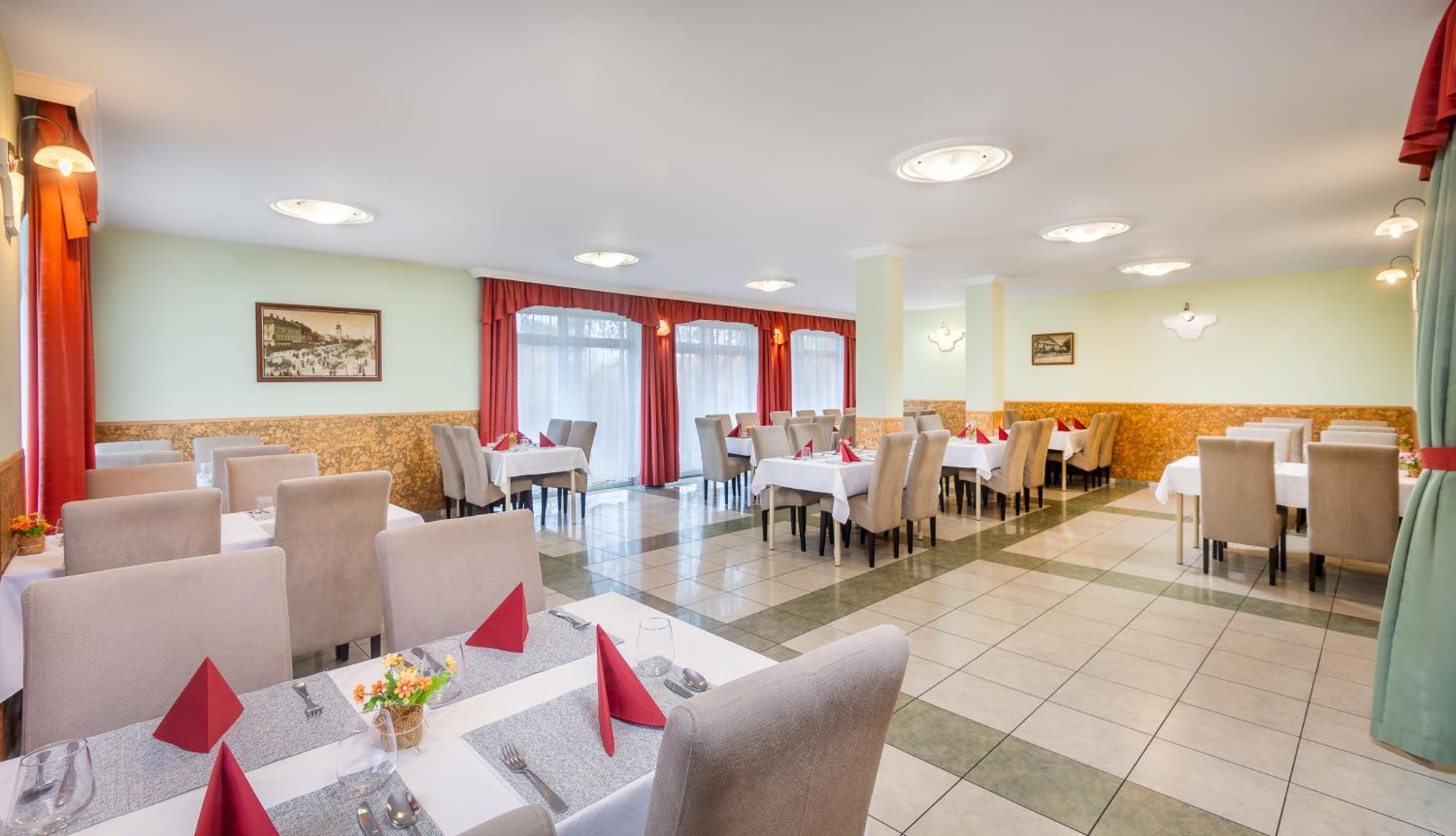 Platan Hotel Дебрецен Екстериор снимка