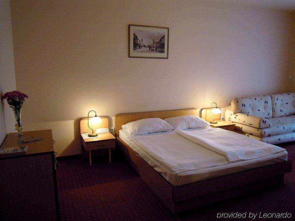 Platan Hotel Дебрецен Екстериор снимка