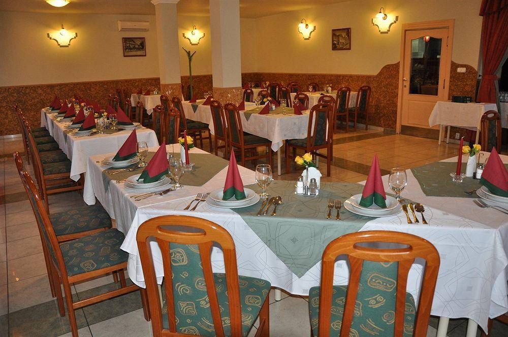 Platan Hotel Дебрецен Екстериор снимка