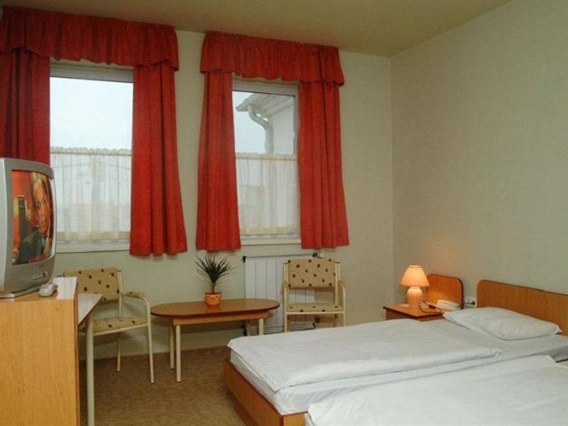 Platan Hotel Дебрецен Екстериор снимка
