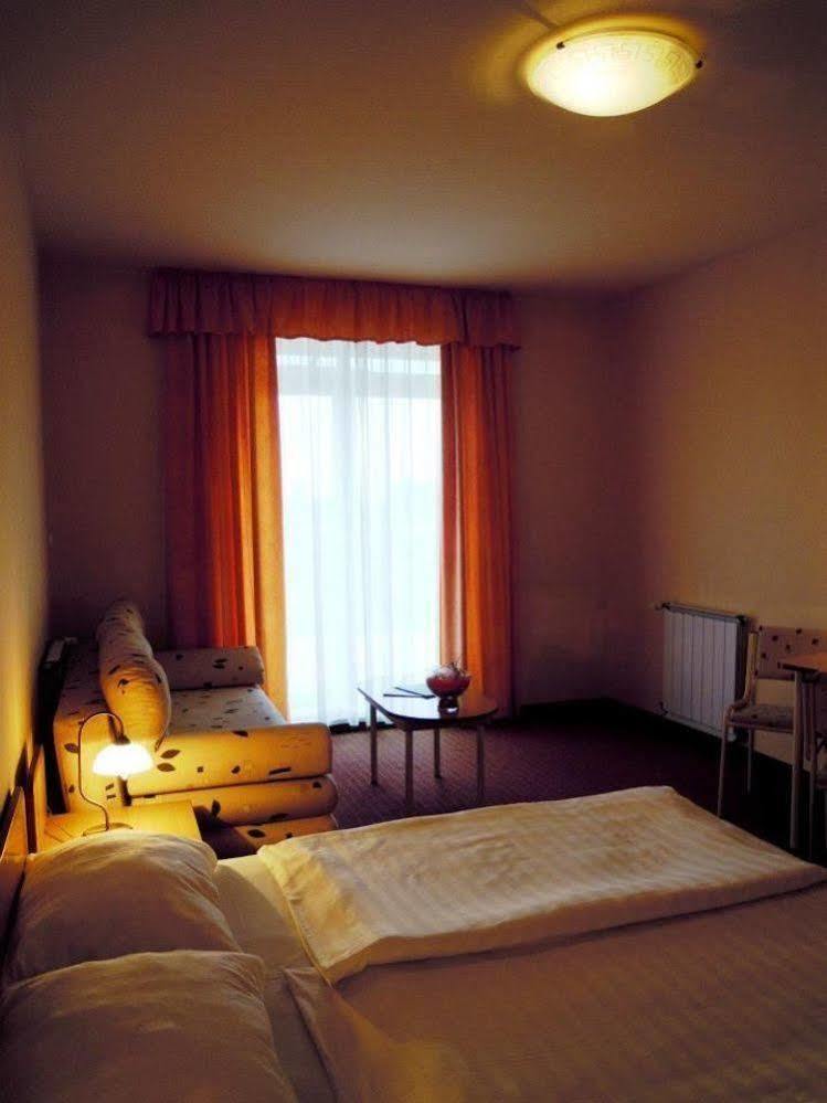 Platan Hotel Дебрецен Екстериор снимка