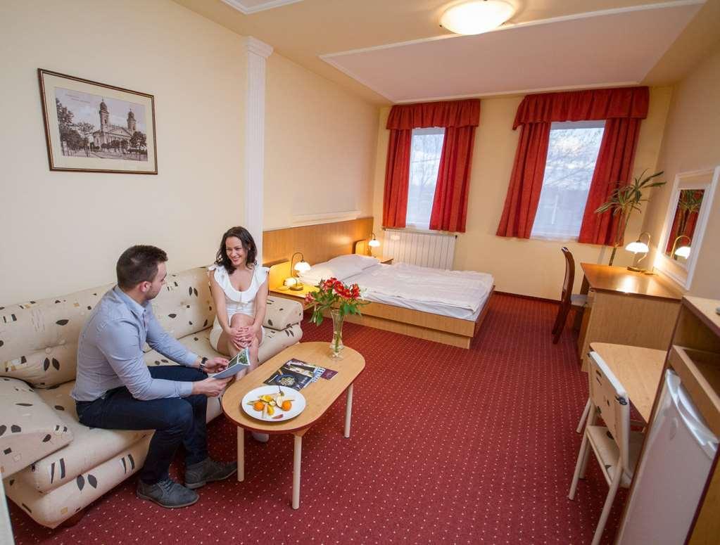 Platan Hotel Дебрецен Стая снимка